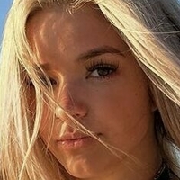 Ешли Волас Голе