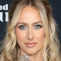 Британи Махоумс Голе