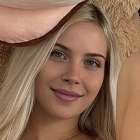 Еми Блум Голе