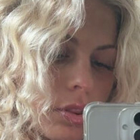 Кејли Сикроко и Меган Сикроко Голе