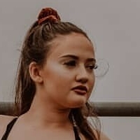 Наоми Хакет Голе