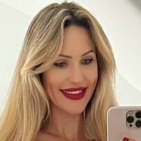 ПољскаДевојкаНаШтиклама Голе