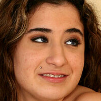 Софи Јанг Голе