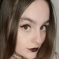 Жена са смеђим очима Голе